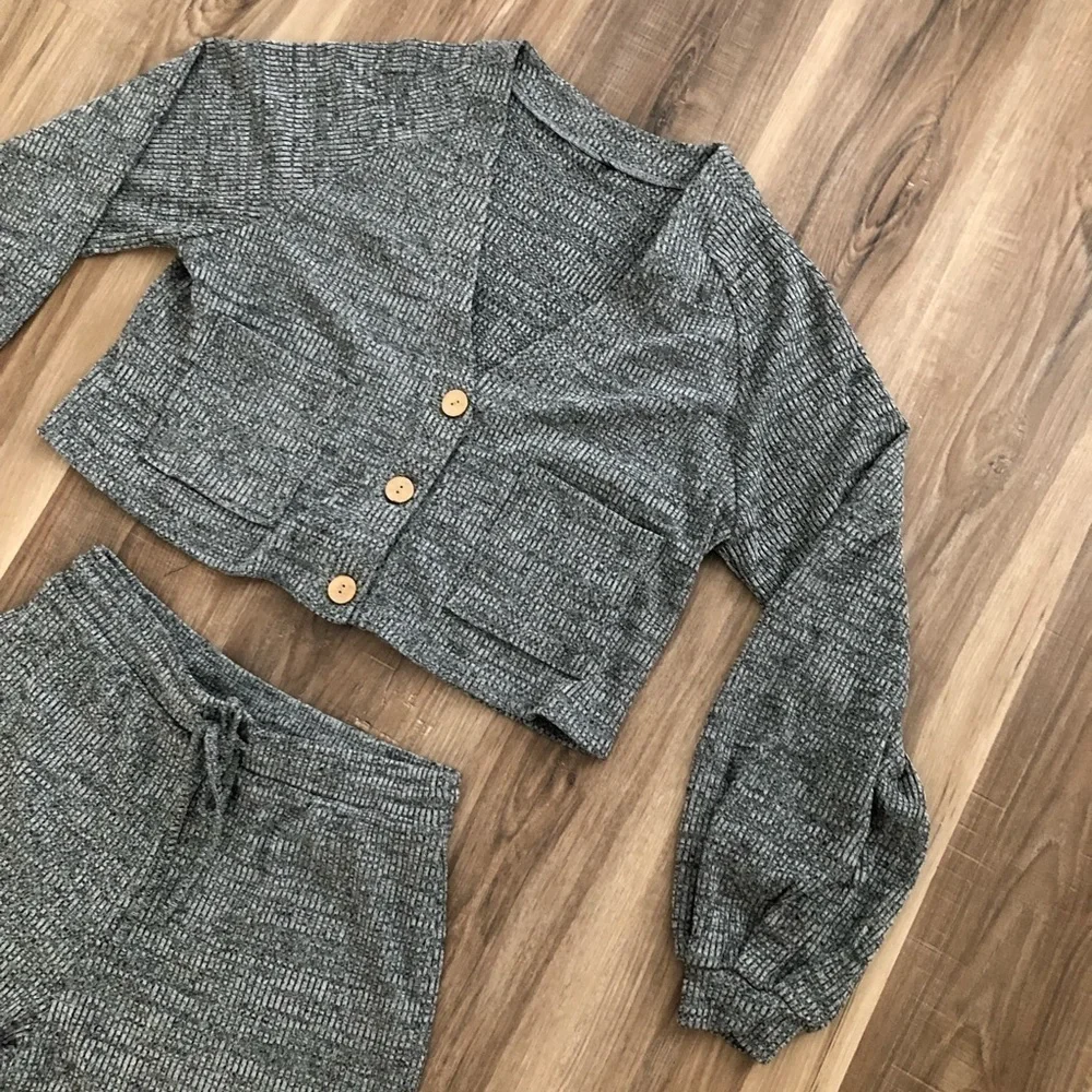 Unbranded gray knit long sleeves and shorts lounge set fit medium